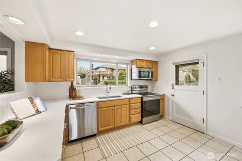 4019 SW Henderson Street Seattle WA 98136