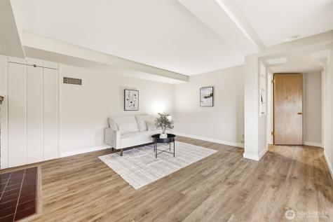 4019 SW Henderson Street Seattle WA 98136