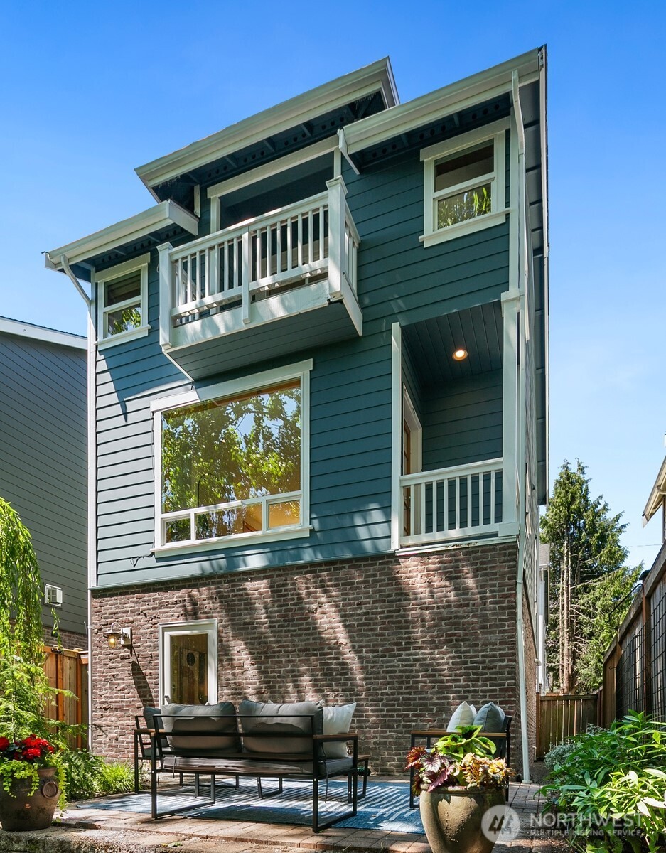 1414 25th Avenue Seattle WA 98122