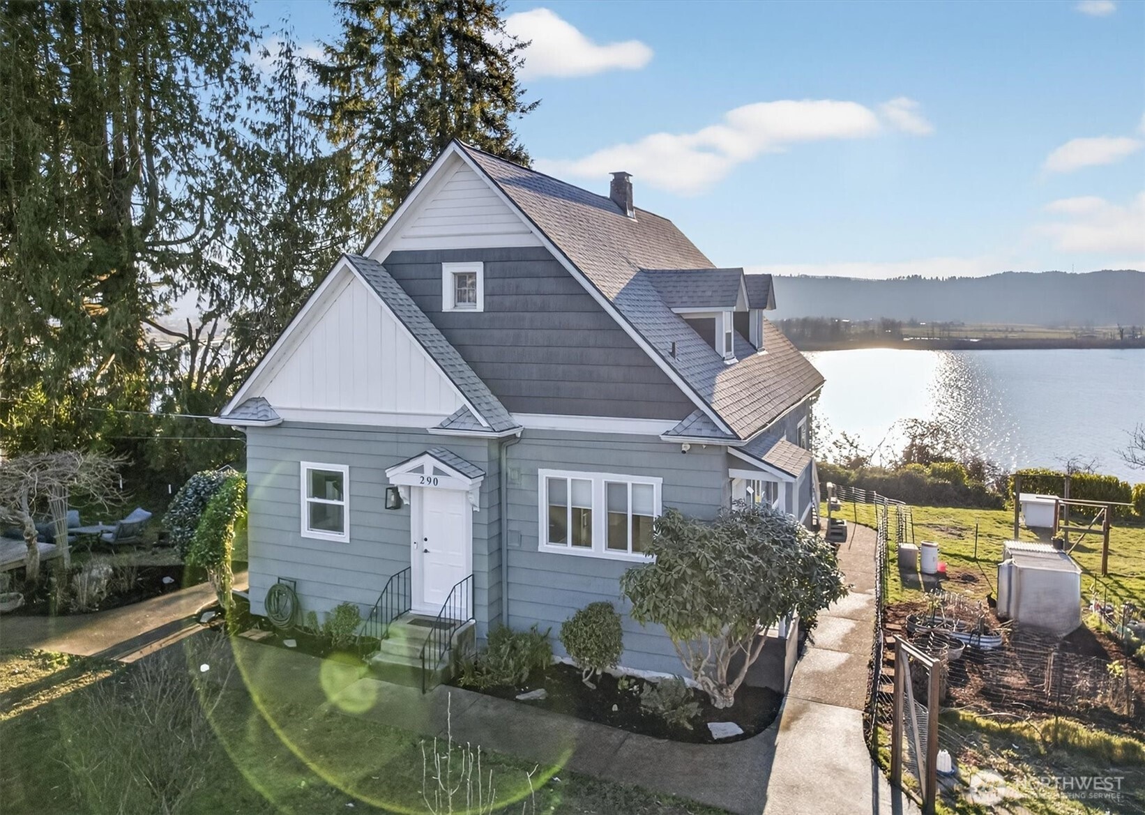 290 Columbia Street Cathlamet WA 98612
