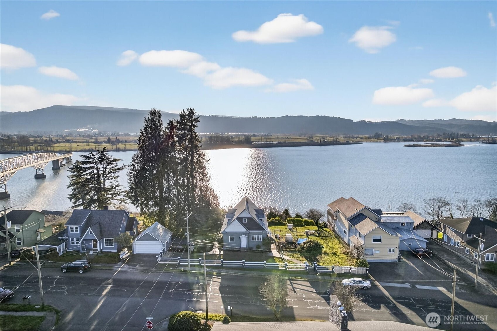 290 Columbia Street Cathlamet WA 98612