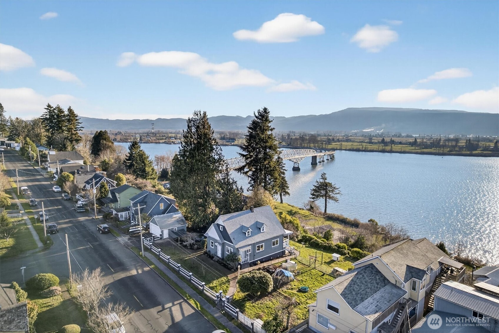 290 Columbia Street Cathlamet WA 98612
