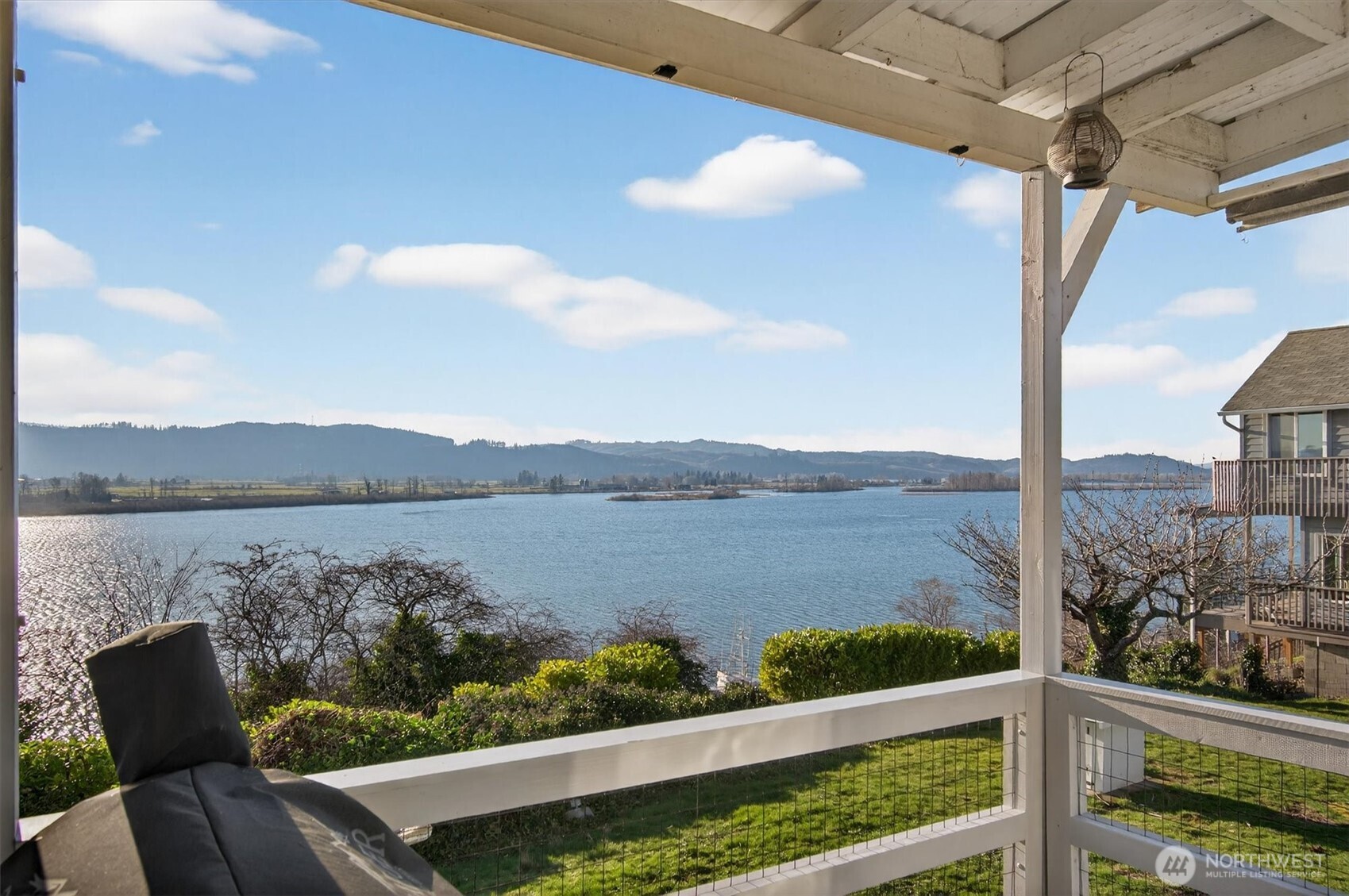 290 Columbia Street Cathlamet WA 98612