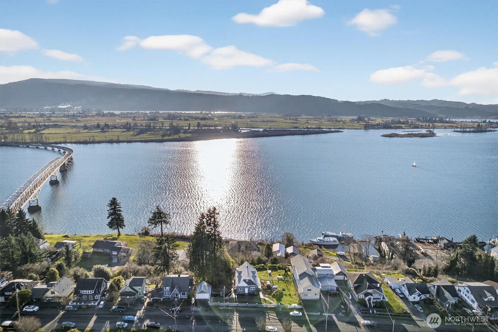 290 Columbia Street Cathlamet WA 98612