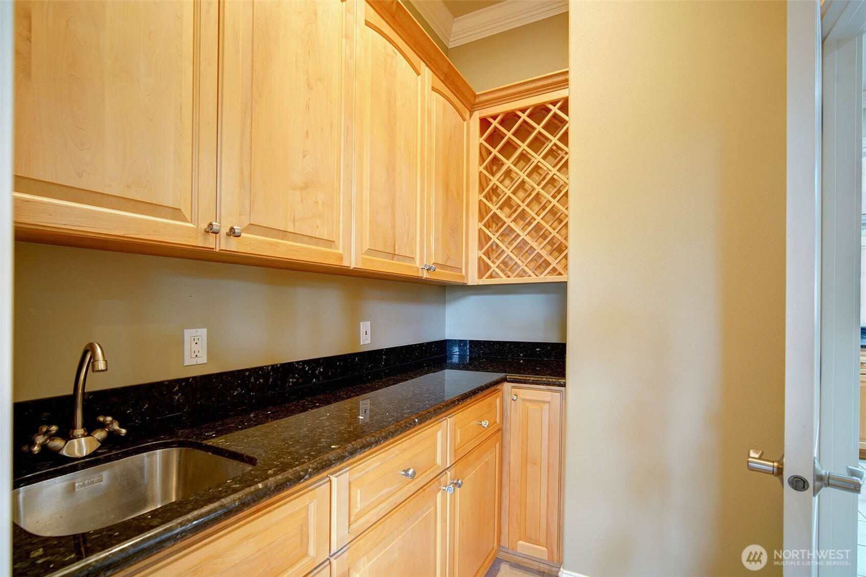 6145 93rd Avenue SE Mercer Island WA 98040
