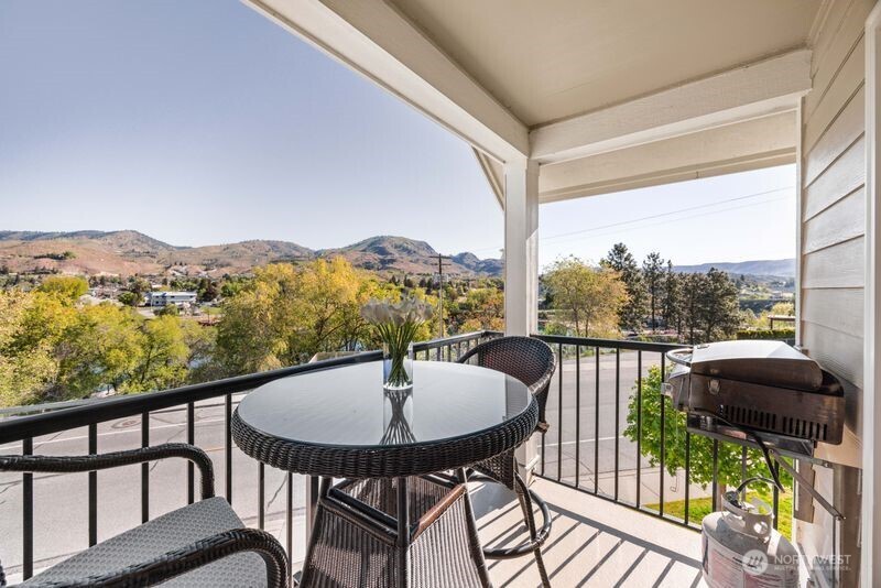 230 E Furnham Avenue Chelan WA 98816