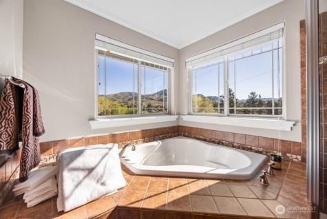 230 E Furnham Avenue Chelan WA 98816