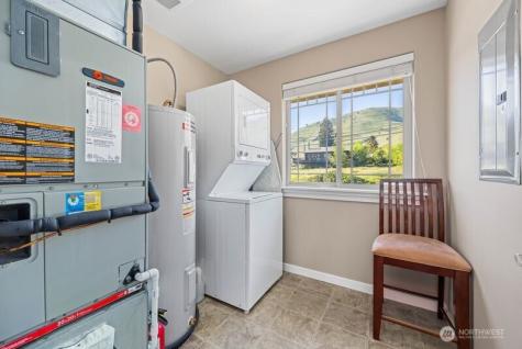 230 E Furnham Avenue Chelan WA 98816