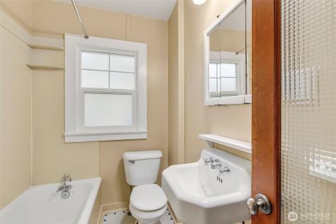 5003 Woodlawn Avenue N Seattle WA 98103