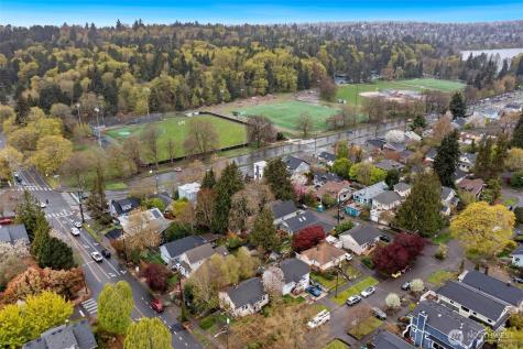5003 Woodlawn Avenue N Seattle WA 98103