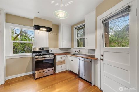 5003 Woodlawn Avenue N Seattle WA 98103