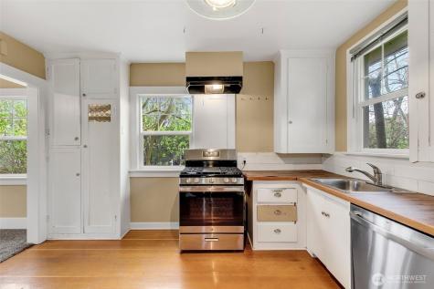 5003 Woodlawn Avenue N Seattle WA 98103