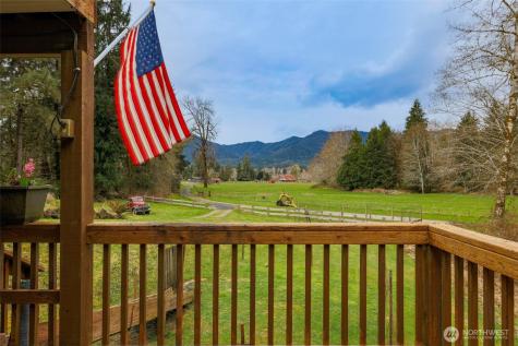 27 Olson Road Quinault WA 98575