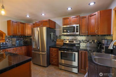 27 Olson Road Quinault WA 98575