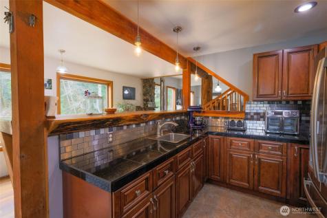 27 Olson Road Quinault WA 98575