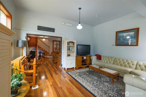 27 Olson Road Quinault WA 98575