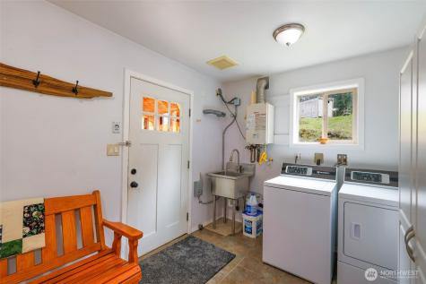 27 Olson Road Quinault WA 98575