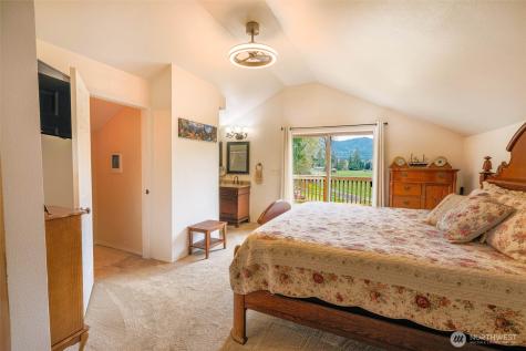 27 Olson Road Quinault WA 98575