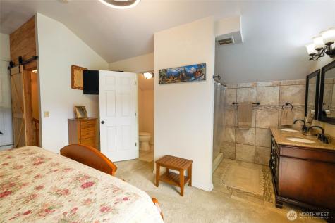 27 Olson Road Quinault WA 98575