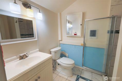 27 Olson Road Quinault WA 98575