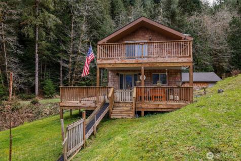 27 Olson Road Quinault WA 98575