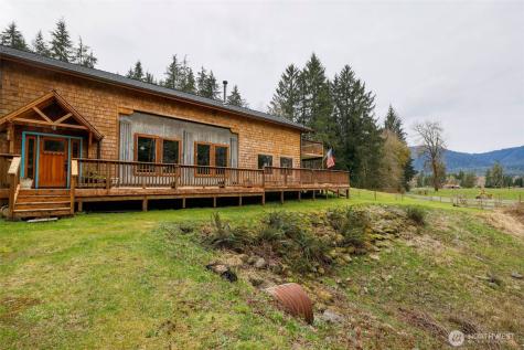 27 Olson Road Quinault WA 98575