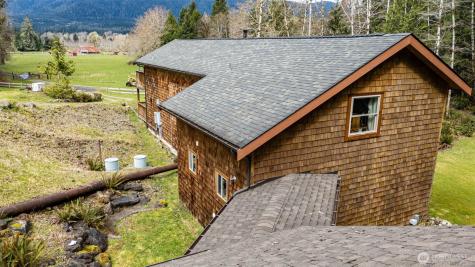 27 Olson Road Quinault WA 98575