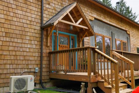 27 Olson Road Quinault WA 98575