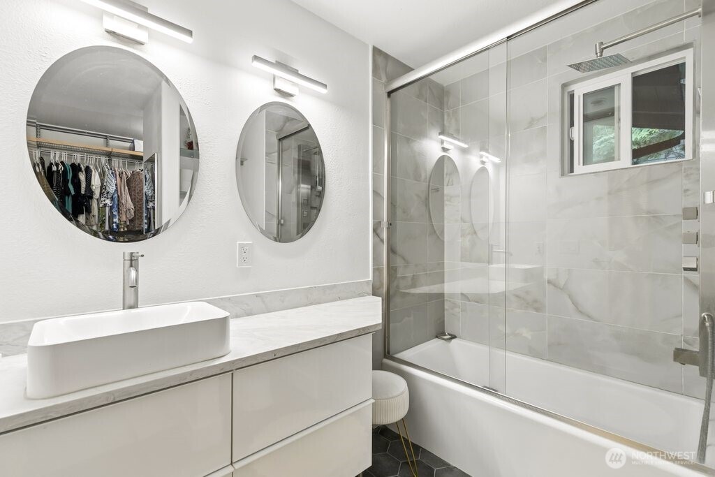 1830 216th Place NE Sammamish WA 98074