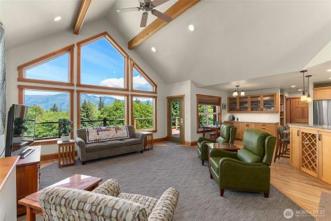 16480 Mountain View Road Mount Vernon WA 98274