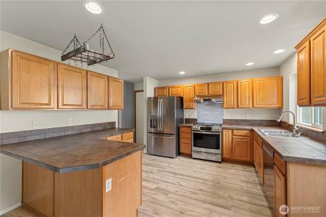 1232 NW Kathleen Drive Oak Harbor WA 98277