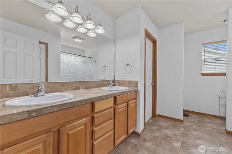 1232 NW Kathleen Drive Oak Harbor WA 98277
