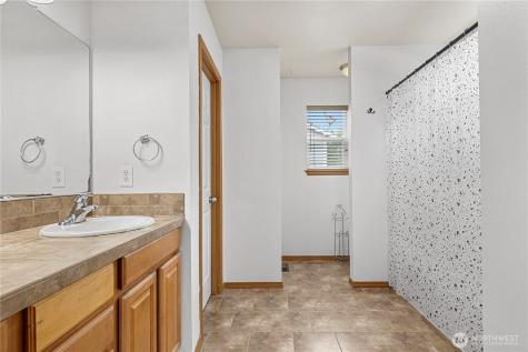 1232 NW Kathleen Drive Oak Harbor WA 98277