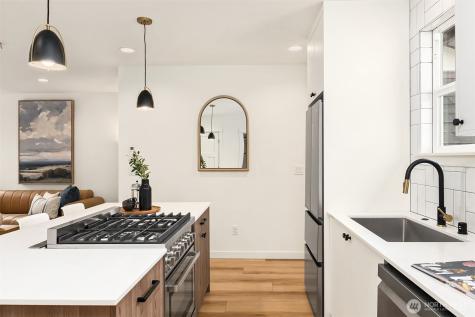 8913 8th Avenue NE Seattle WA 98115