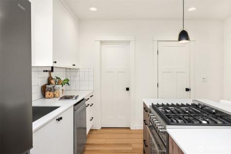 8913 8th Avenue NE Seattle WA 98115