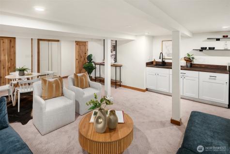 8913 8th Avenue NE Seattle WA 98115