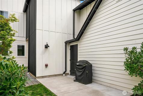 8913 8th Avenue NE Seattle WA 98115