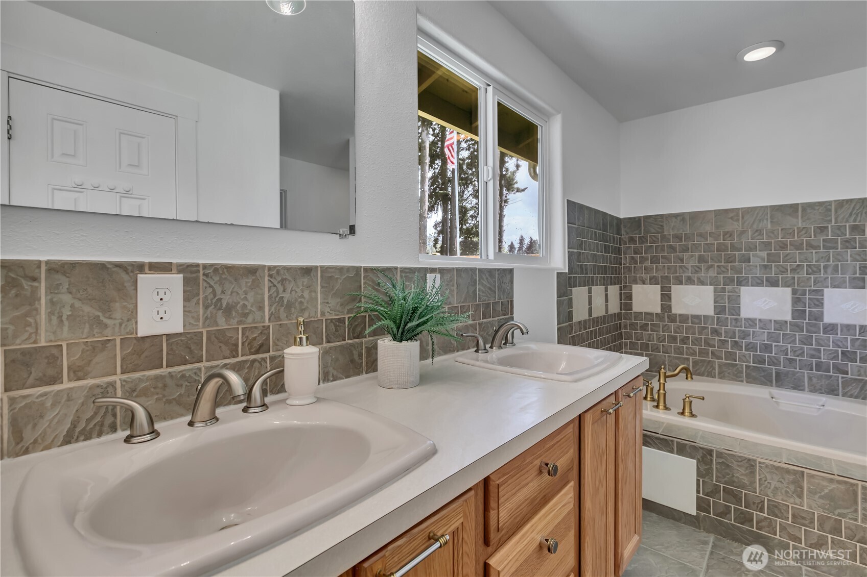 12601 105th Avenue Ct E Puyallup WA 98374