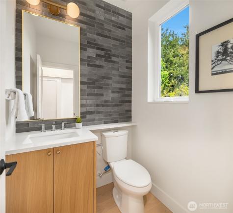 7060 Cleopatra Place NW Seattle WA 98117