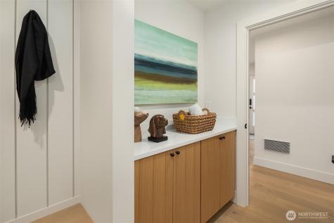 7060 Cleopatra Place NW Seattle WA 98117