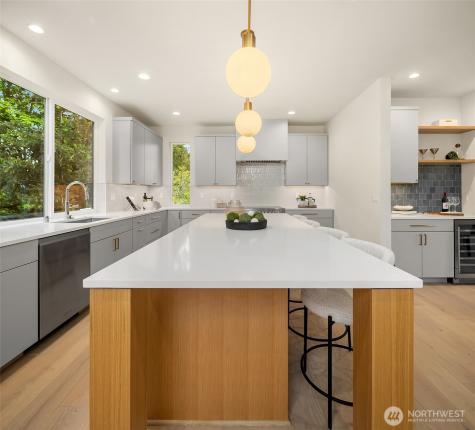 7060 Cleopatra Place NW Seattle WA 98117