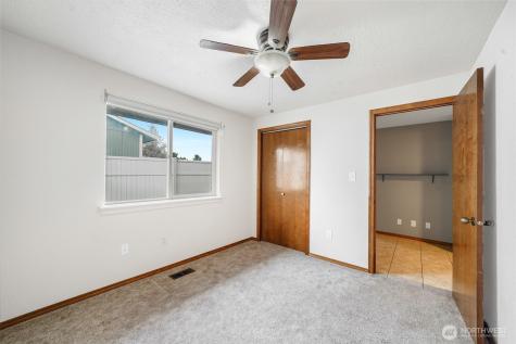 319 N Grape Drive Moses Lake WA 98837