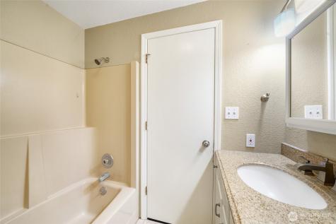 319 N Grape Drive Moses Lake WA 98837