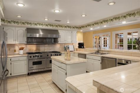 3727 Shore Avenue Everett WA 98203