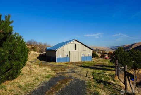 239 Patit Road Dayton WA 99328