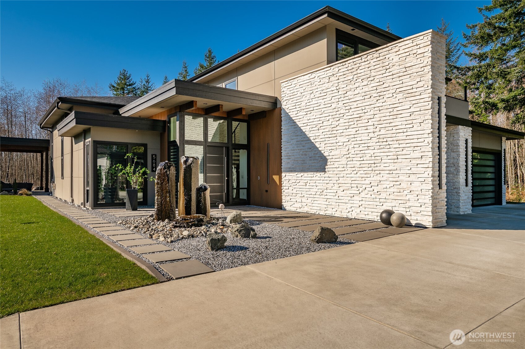 5684 Lux Lane Blaine WA 98230