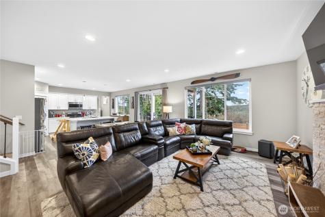 2210 SW Putnam Drive Oak Harbor WA 98277