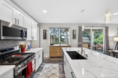 2210 SW Putnam Drive Oak Harbor WA 98277