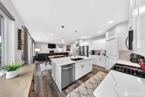 2210 SW Putnam Drive Oak Harbor WA 98277