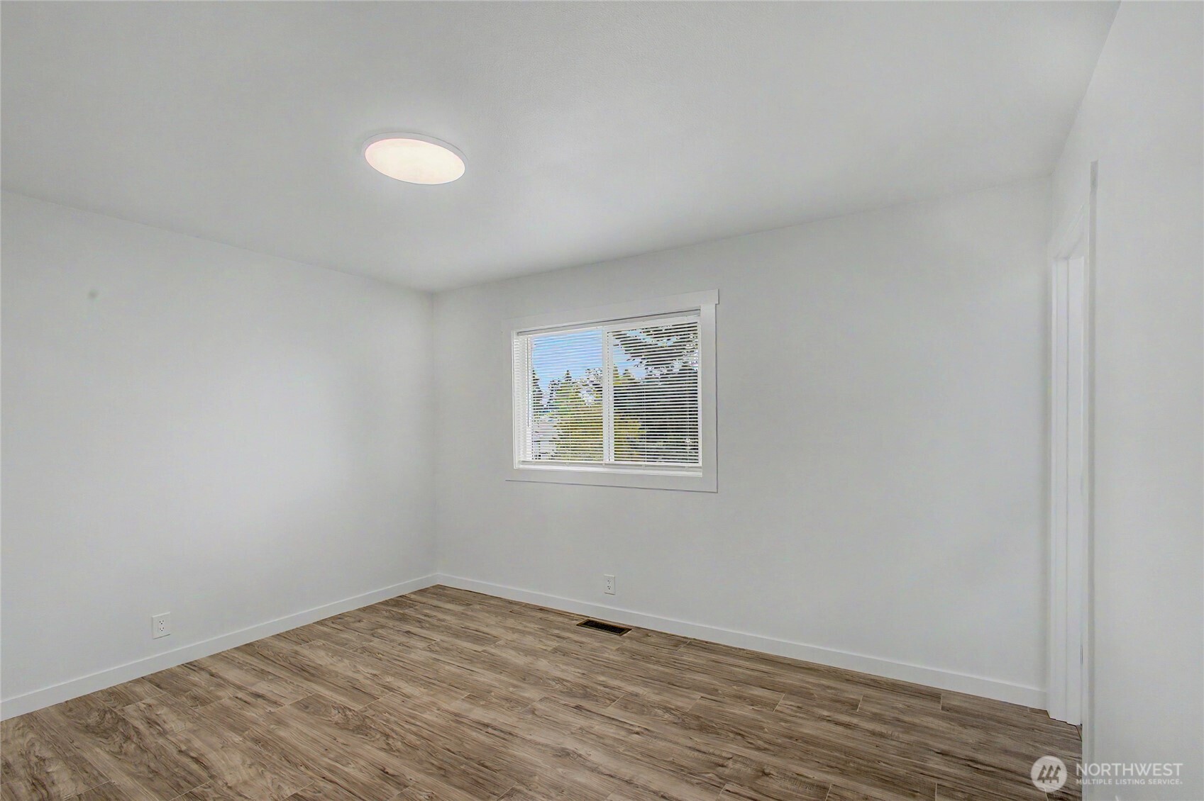 24717 S 35th Avenue Kent WA 98032